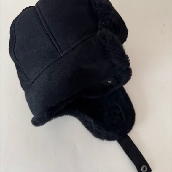 UGG ​genuine shearling suede black trapper hat. Aviator. Sheepskin. Medium - Picture 6 of 13
